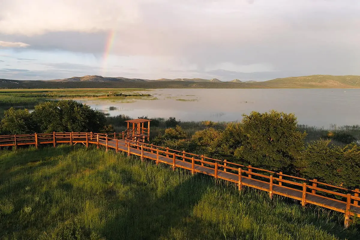 Senderos de madera del parque natural del lago Vrana, reserva ornitológica Senderos de madera del parque natural del lago Vrana, reserva ornitológica