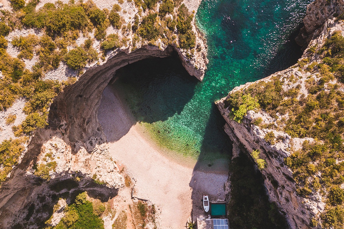 Pláž Stiniva, ostrov Vis, Pláže v Chorvatsku