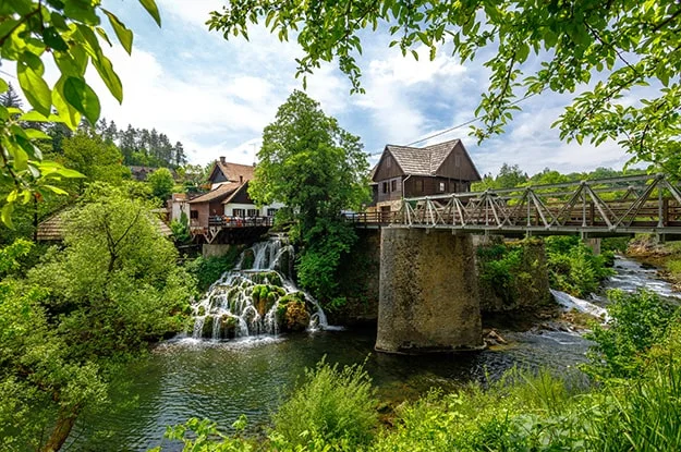 Rastoke Croatia Slunj vodopadi-min