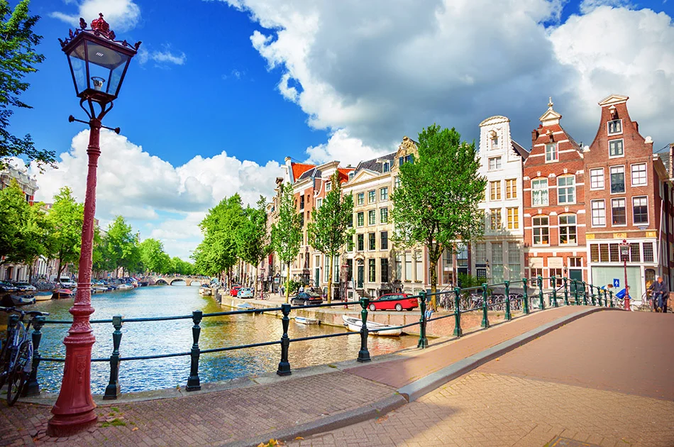 Canal in Amsterdam, things to do amsterdam