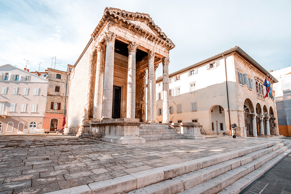 Tempel des Augustus, Pula, Kroatien