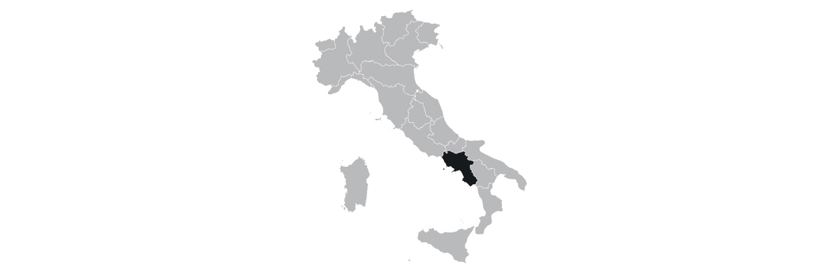 Map of Italy highlighting the Campania region on the western coast