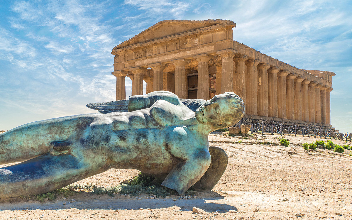 Agrigento, Sicilia, statue in the valley of temples (Valle dei Templi). Sicily Temple ruins. Columnes of the Greek